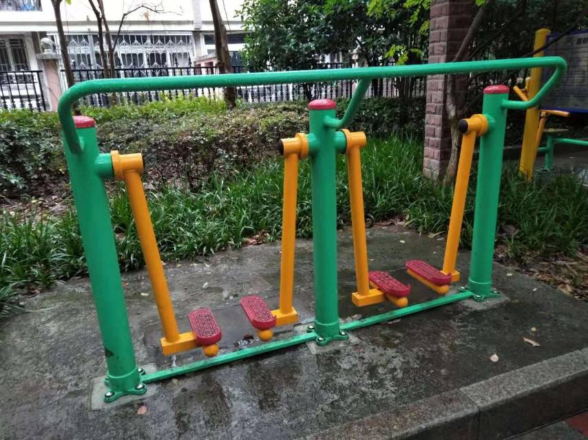 兩聯漫步機