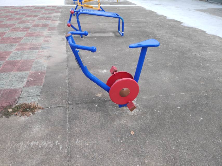 直立健身車