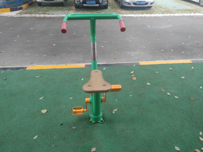 直立健身車