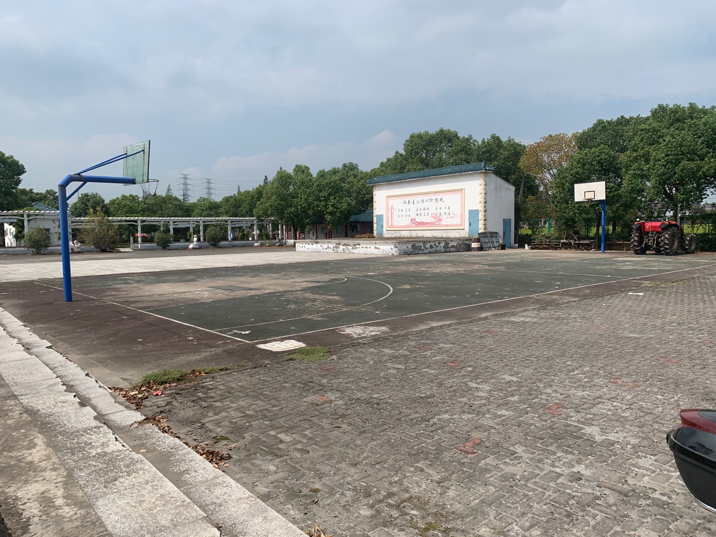 新源村籃球場