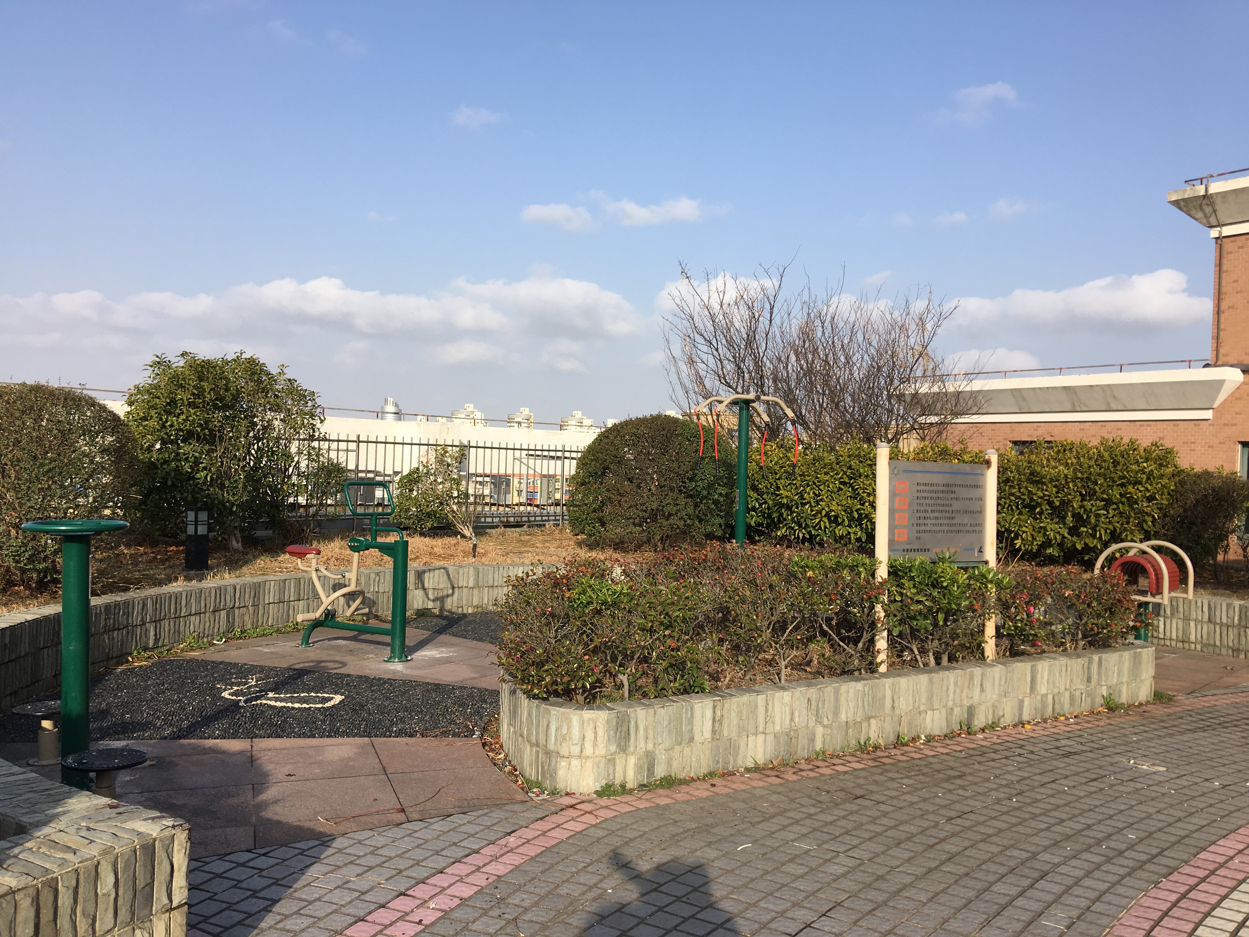 東一居委金源大廈市民益智健身苑點
