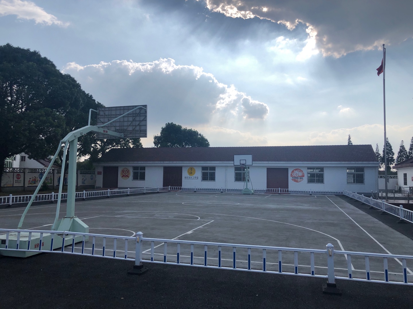 中興村籃球場