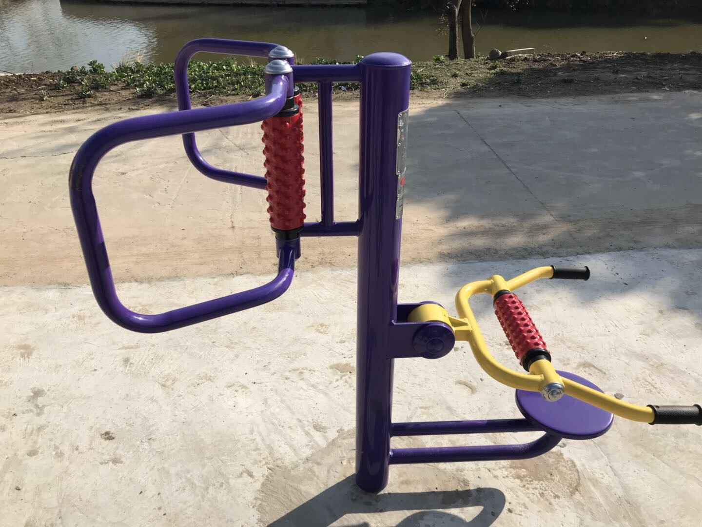腰背按摩器