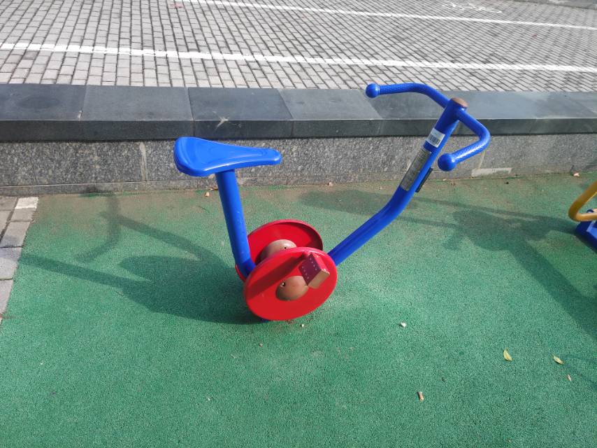 直立健身車
