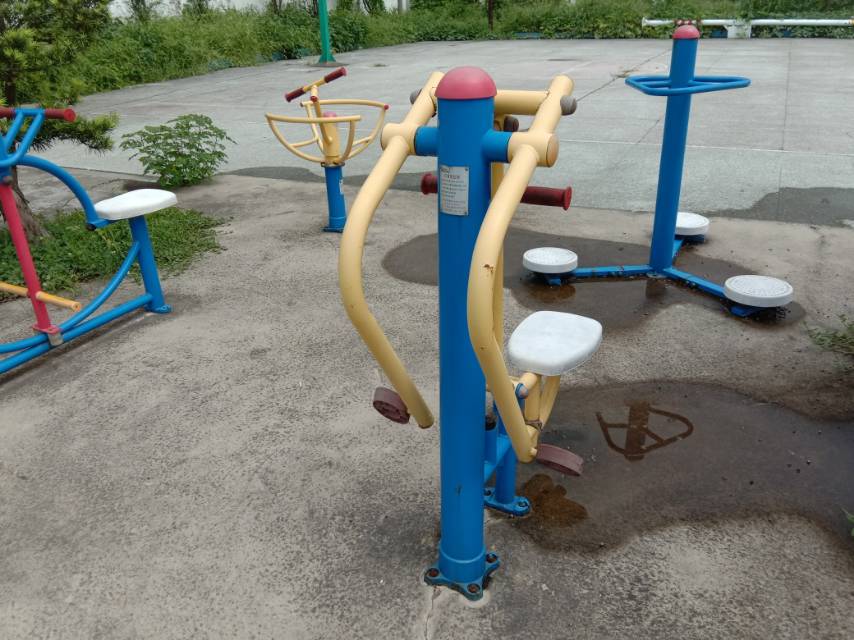 自重蹬腿器