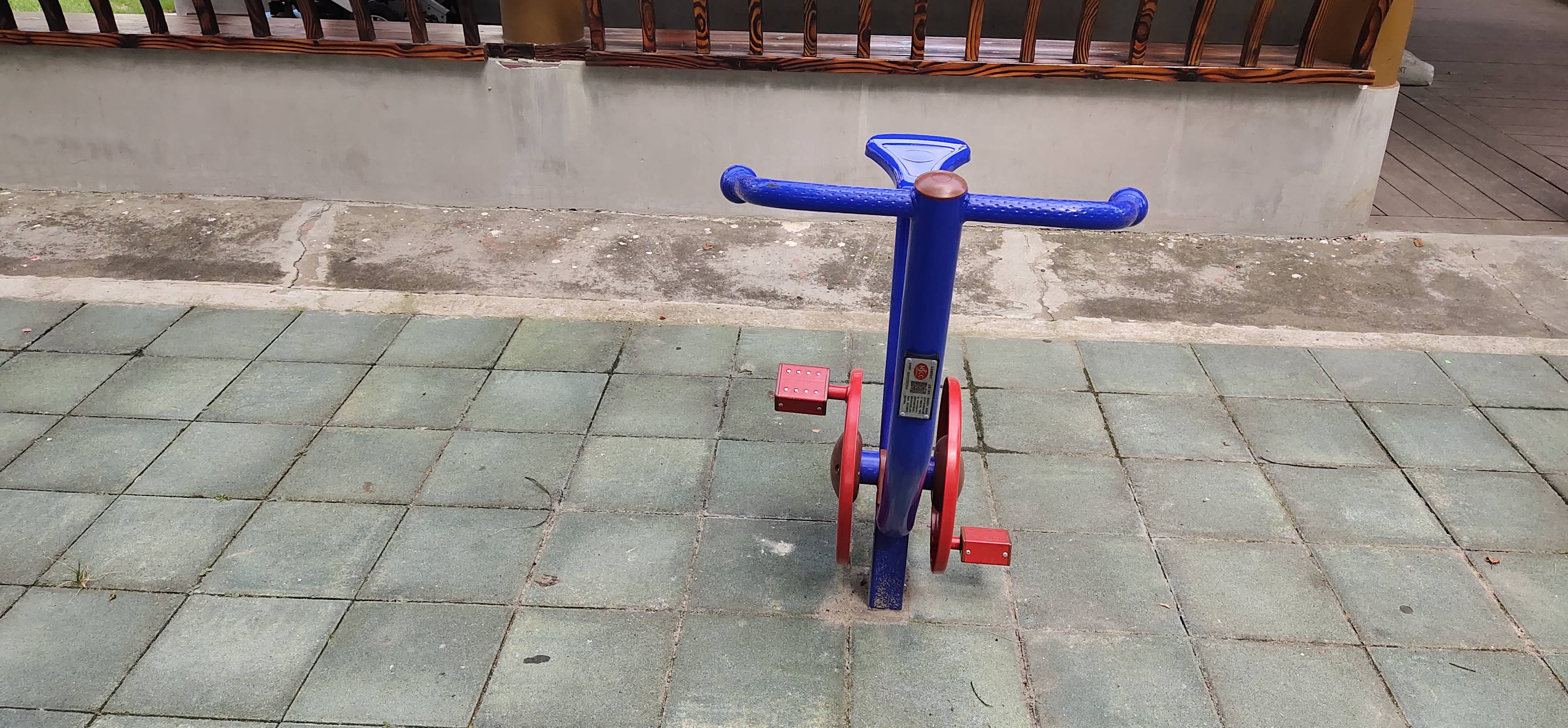 直立健身車