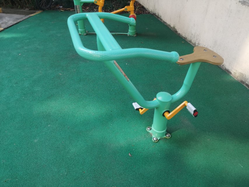 直立健身車