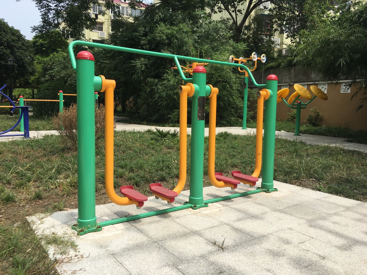 兩聯漫步機