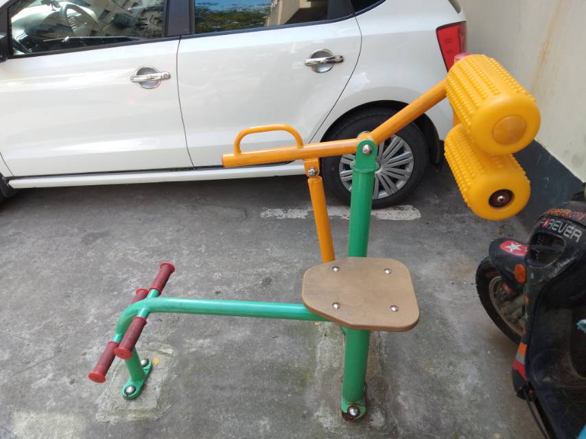 腹背鍛煉器