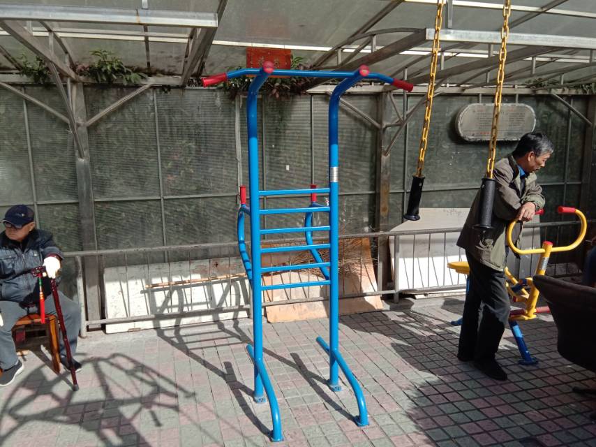 多功能訓練器