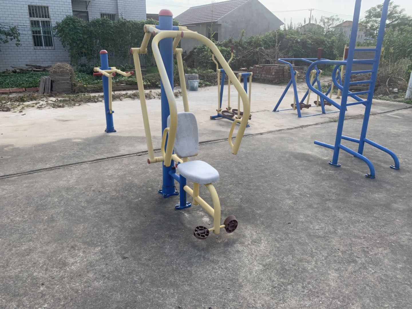 自重拉胸器