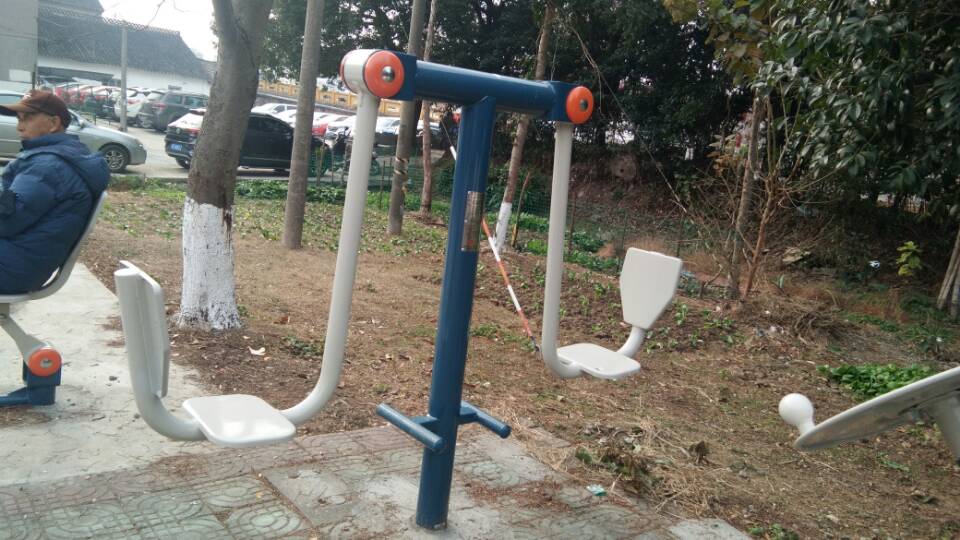 雙位坐蹬器