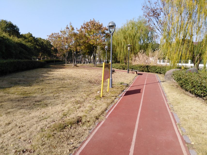 實驗中學(xué)（西校區(qū)）健身步道