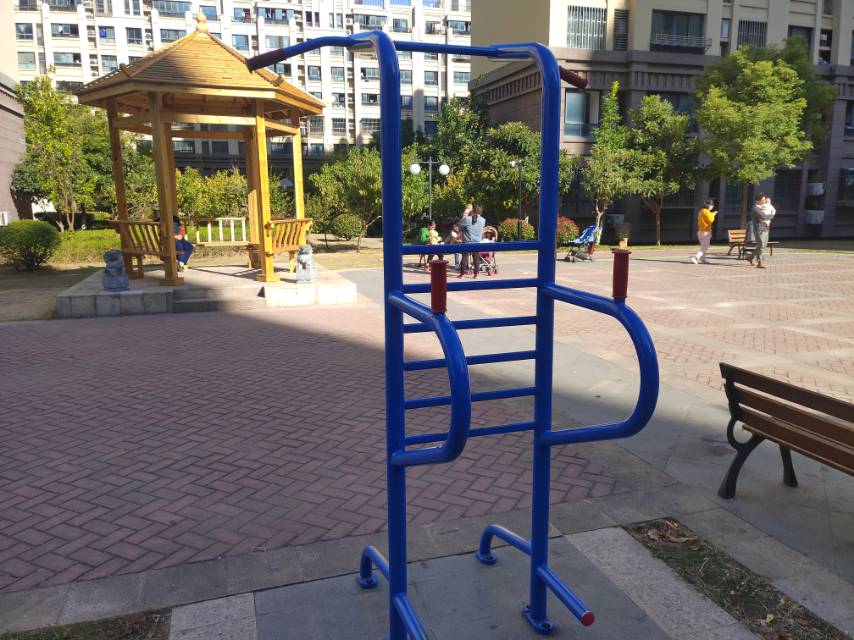 多功能訓練器