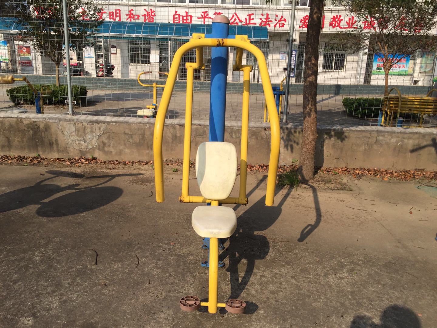 自重推胸器