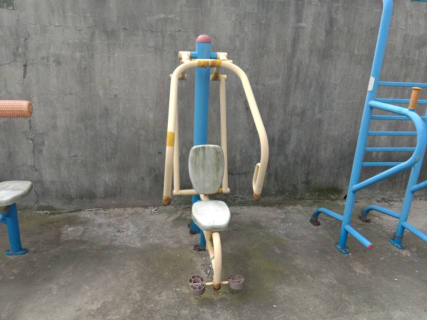 自重推胸器