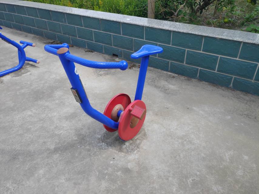 直立健身車