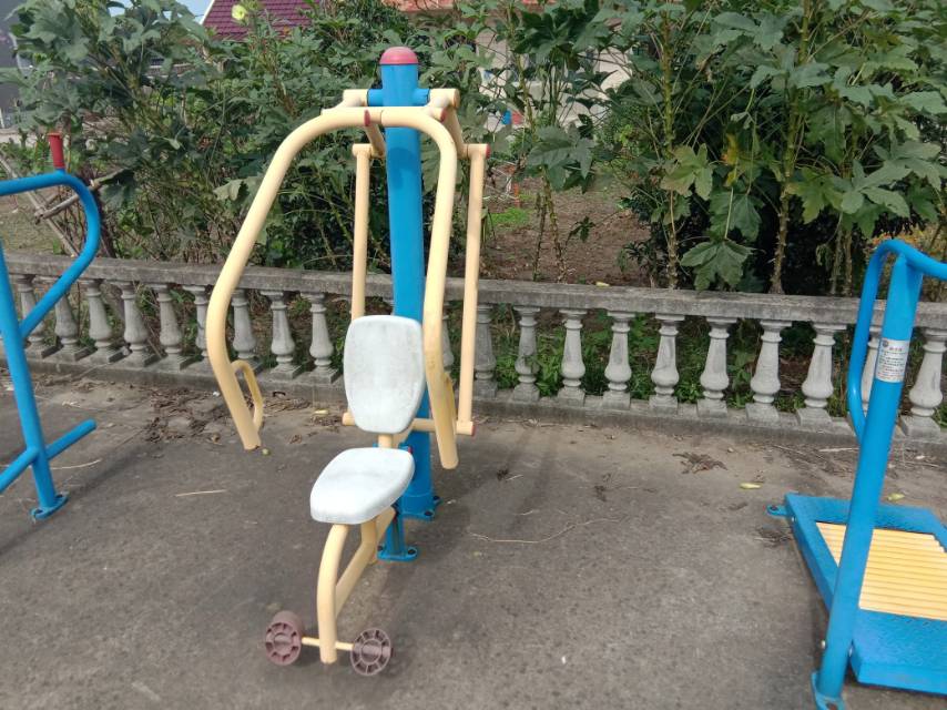 自重推胸器