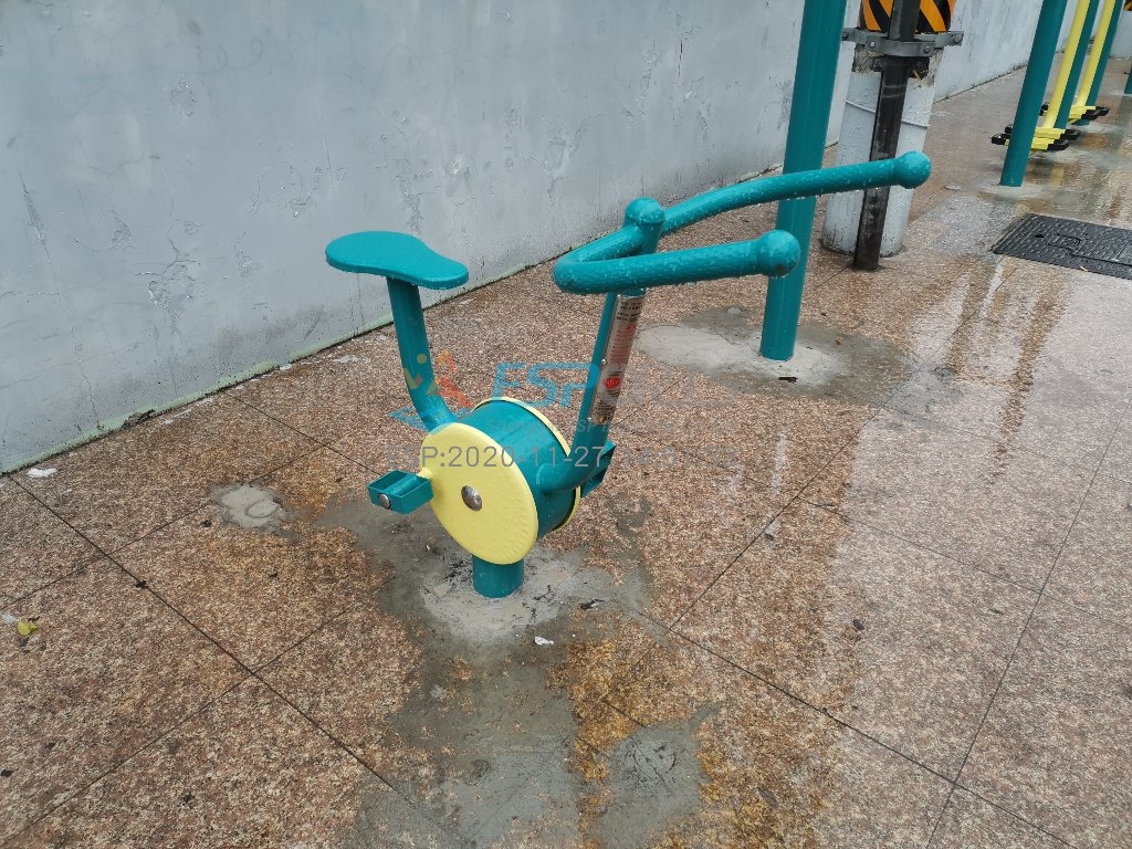 臥式健身車