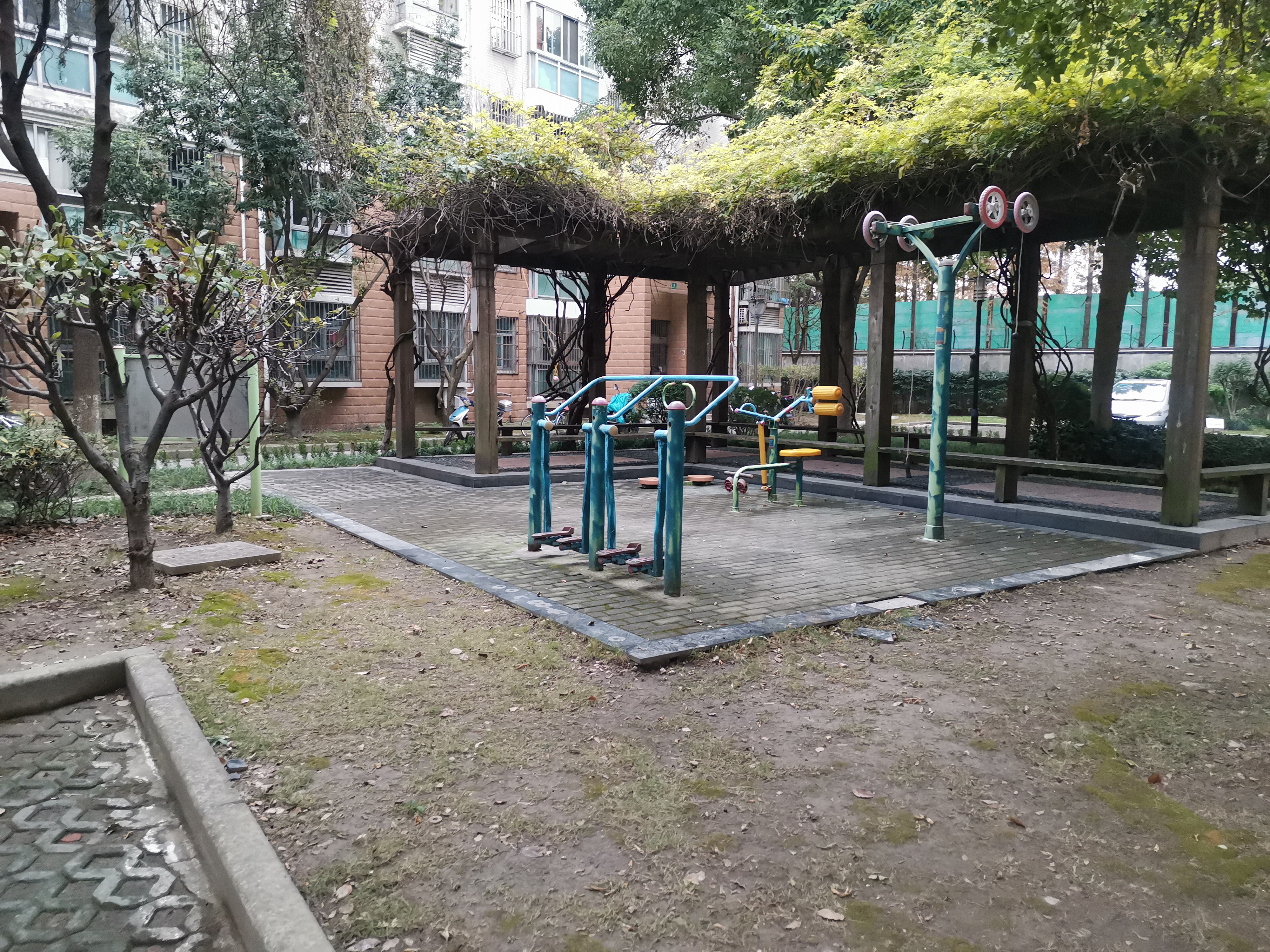 楊樂(lè)居委洪山路851弄健身點(diǎn)