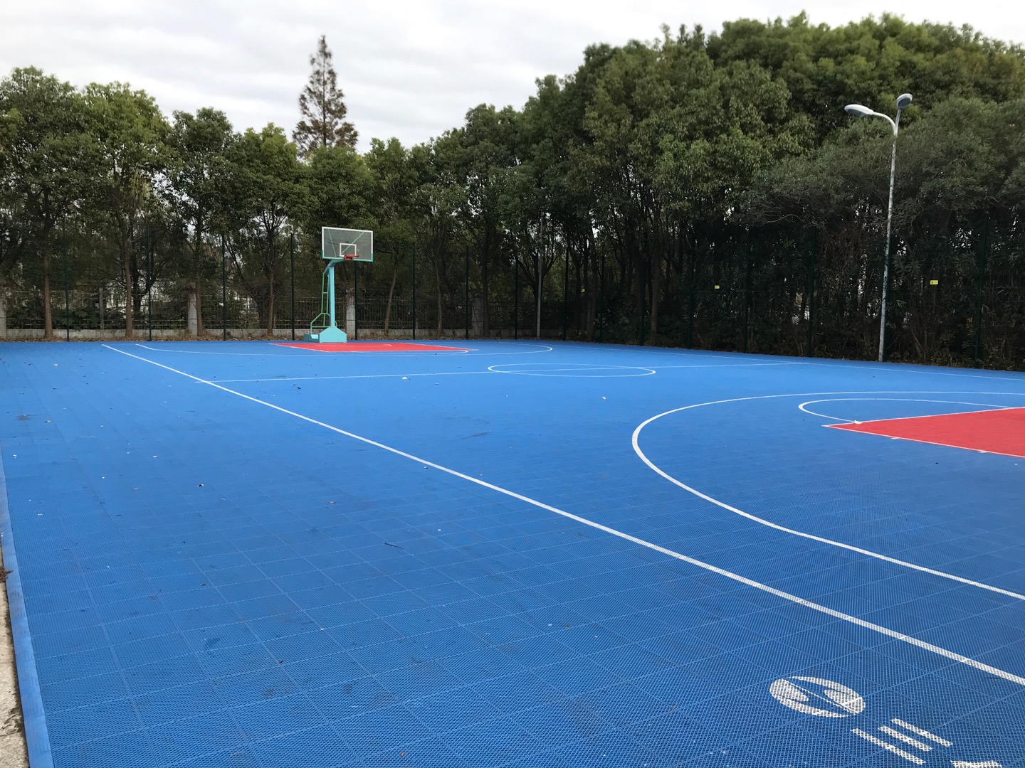 新星村籃球場