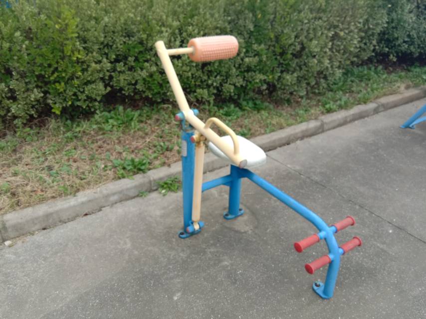 腹背鍛煉器
