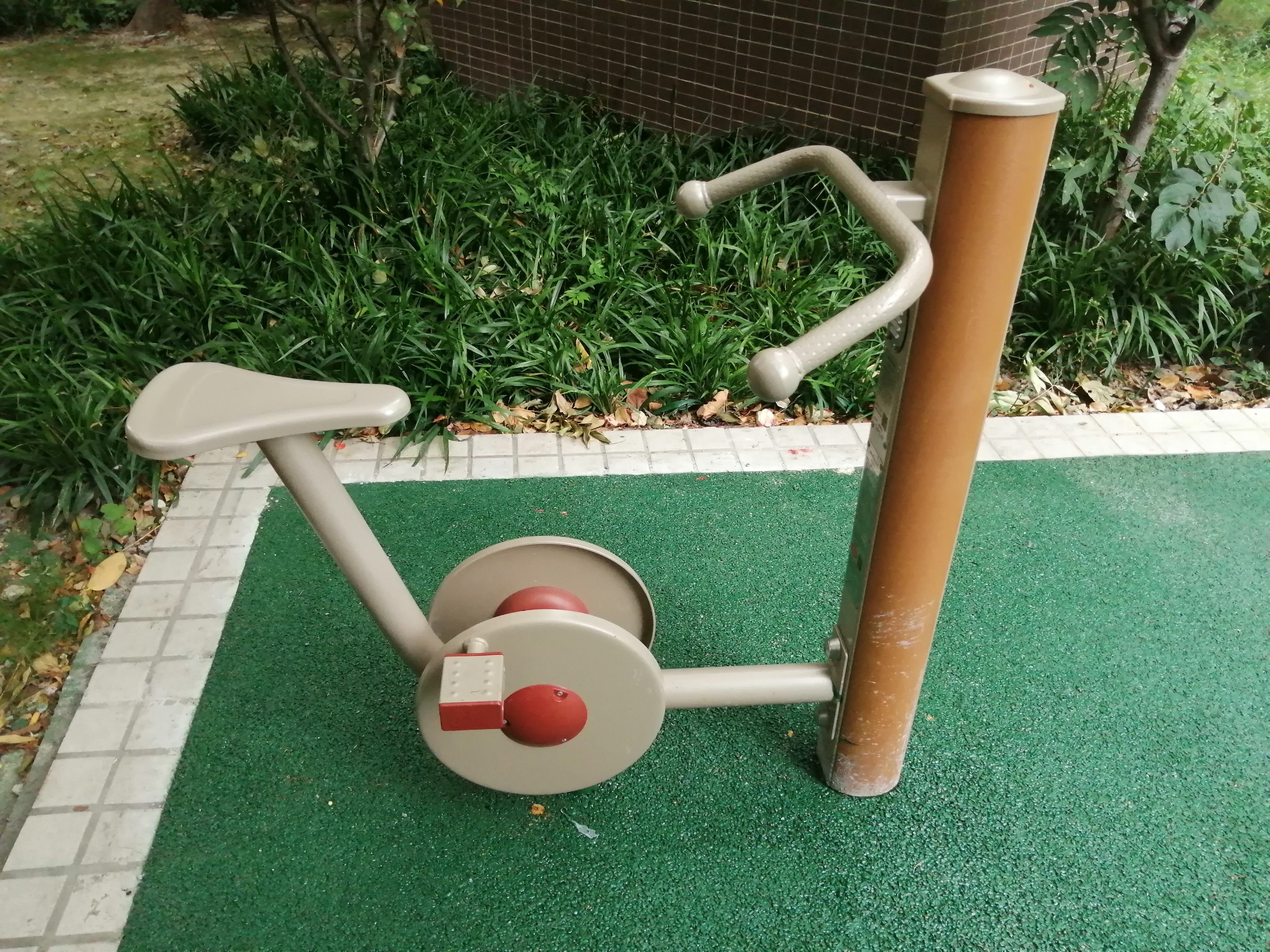 直立健身車