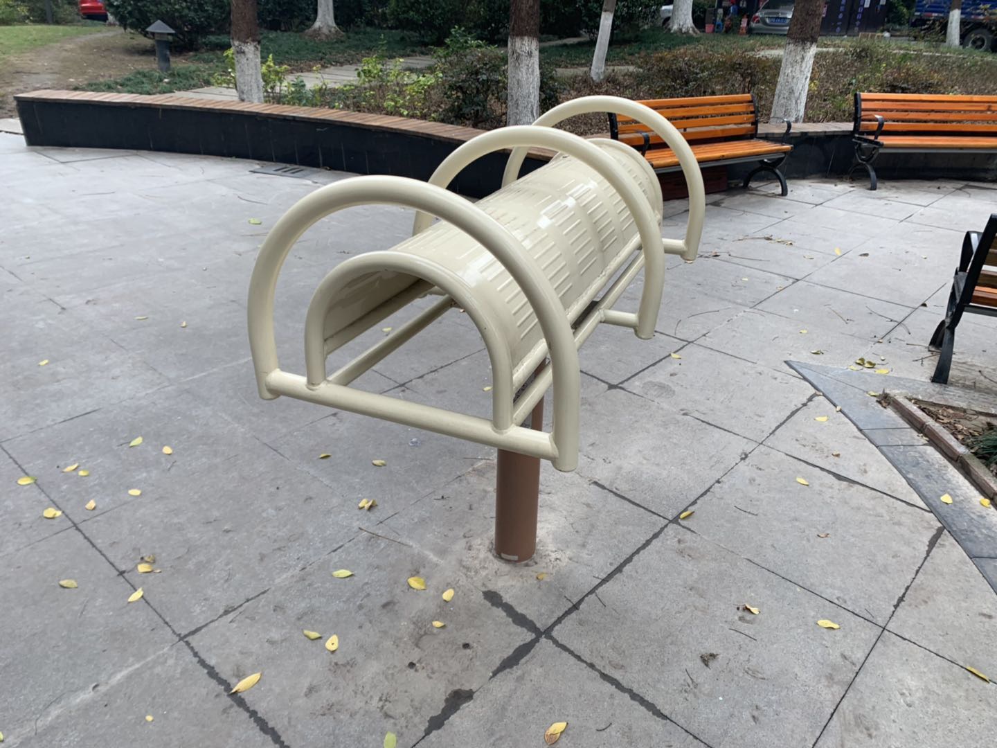伸腰展背器