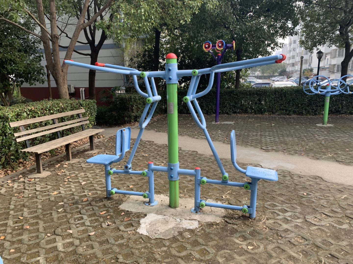 雙人坐推訓練器