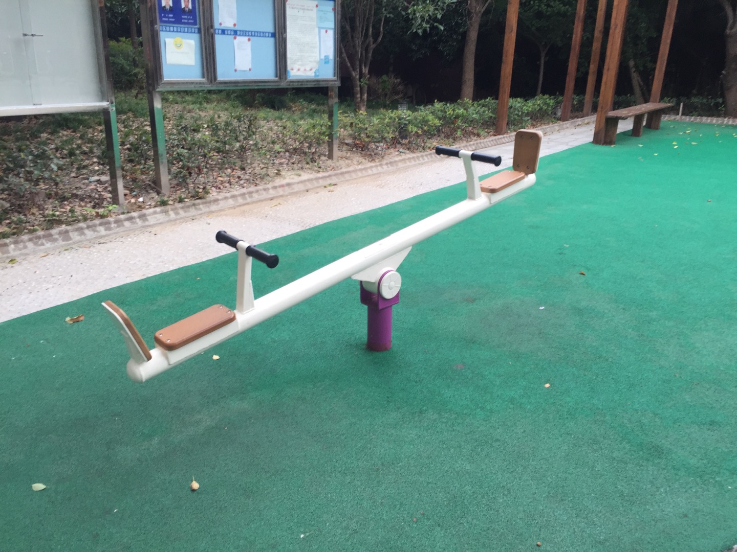 兒童蹺蹺板