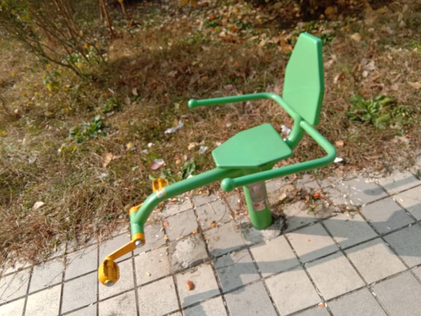 斜躺健身車