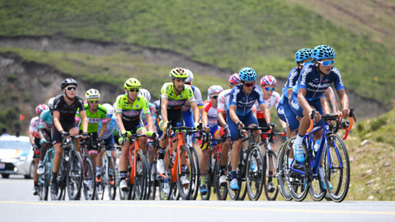 環青海湖國際公路自行車賽第三賽段開賽